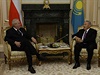 Prezident Milo Zeman se seel v Astan s kazaskm prezidentem Nursultanem...