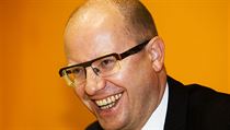 Bohuslav Sobotka na oranžovém pozadí. Bohuslav Sobotka na oranžovém pozadí.