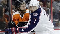 Jack Johnson (Columbus Blue Jackets) natlačil Jakub Voráčka (Philadelphia... | na serveru Lidovky.cz | aktuální zprávy