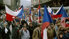 Generální stávka trvala 27. listopadu 1989 dv hodiny. Lidé se vydali na pochod...