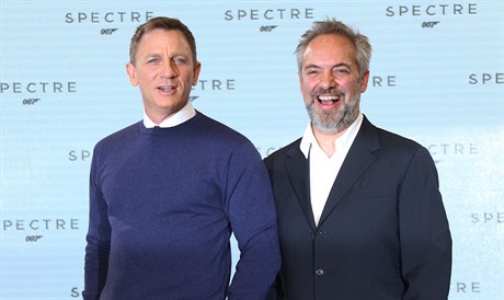 Pedstavitel Jamese Bonda Daniel Craig a reisér Sam Mendes.