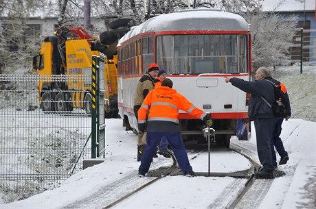 Do ulic Olomouce 2. prosince kvli námraze na trolejích nevyjely tramvaje