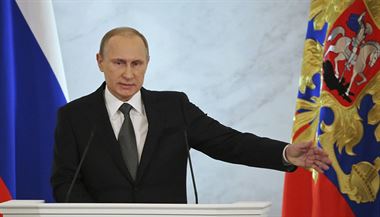 Vladimir Putin pedn kadoron zprvu o stavu Rusk federace.