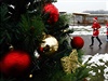 Úastníci Santa Claus Run v Bukureti.