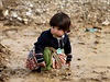 Syrsk dvtko v uprchlickm tboe v Libanonu.