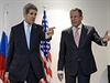 John Kerry (vlevo) a Sergej Lavrov.