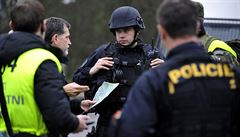 Policie zahájila 6. prosince evakuaci 1400 lidí z dalích obcí v okolí...
