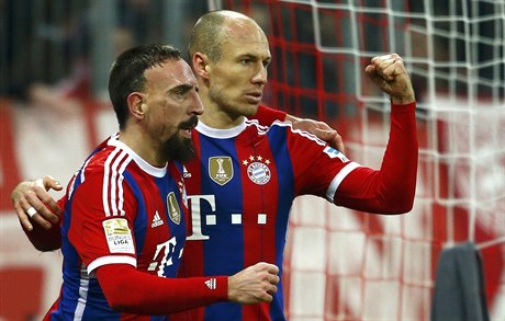 Radost fotbalist Bayernu. Franck Ribéry (vlevo) a Arjen Robben.