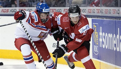 Souboj u hrazení. David Kae vs. Luca Hischier.