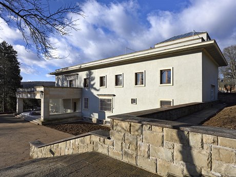 Funkcionalistickou vilu navrhl brnnský architekt Ernst Wiesner pro rodinu...