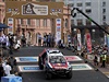 Stephane Peterhansel na symbolickm startu Rallye Dakar.