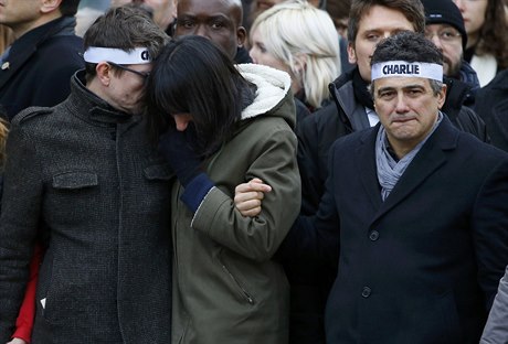 Redaktoi Charlie Hebdo Patrick Pelloux a Luz se pipojili k dalím blízkým...