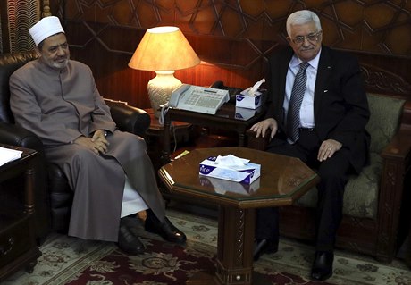 Palestinský prezident Mahmoud Abbas bhem setkání s ejkem  Ahmed Mohamed...