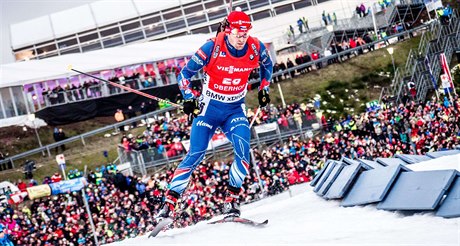 Biatlonista Michal lesingr ve sprintu Svtového poháru v Oberhofu.