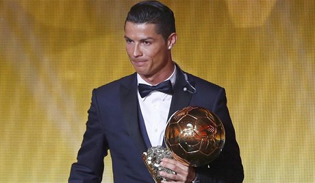 Cristiano Ronaldo dorazil na pedávání cen i se synem Cristianem.