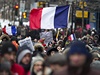 Obané Montrealu vyjádili podporu Francii ped místním francouzským konzulátem.
