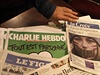 Steden vydn listu Charlie Hebdo na stnku ve francouzskm Lille.