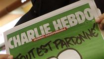 Šťastný majitel Charlie Hebdo. Na mnohé se už nedostalo. | na serveru Lidovky.cz | aktuální zprávy