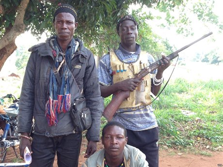 Milicionái z kesanských milic anti-balaka