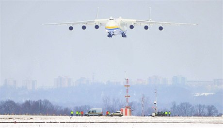 V Monov pistál Antonov An-225 Mrija, nejvtí letoun na svt