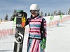 Snowboardistka Ester Ledeck pi trninku.