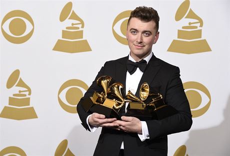 Nejúspnjí interpret letoních cen Grammy Sam Smith se tymi gramofonky