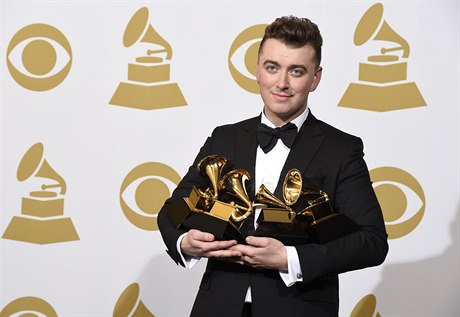 Nejúspnjí interpret letoních cen Grammy Sam Smith se tymi gramofonky