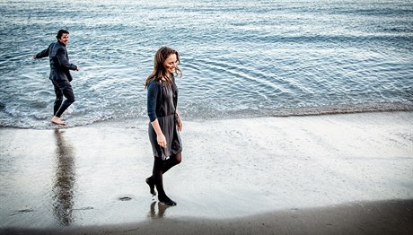 Snímek Knight of Cups (Rytí pohár).  V hlavních rolích Natalie Portmanová a...