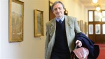 Ministr obrany Martin Stropnický přicházející na schůzi vlády 4. února v Praze. | na serveru Lidovky.cz | aktuální zprávy
