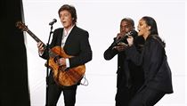 Paul McCartney, Rihanna a Kanye West bhem svho vystoupen, kdy zaznla pse...