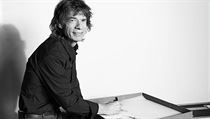 Mick Jagger podepisuje knihu o Rolling Stones. | na serveru Lidovky.cz | aktuální zprávy