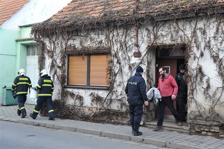 Policie  vyetuje nález lidských ostatk v rodinném dom v Dolních...