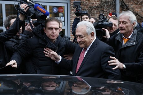 Bývalý éf MMF Strauss-Kahn v obleení noviná