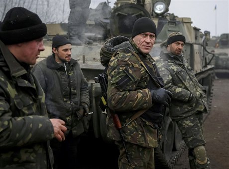 Ukrajintí vojáci v plné polní.