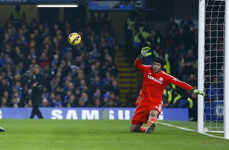 Petr ech pi jednom ze svých zákrok. Stílel Romelu Lukaku