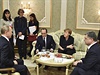 Vladimir Putin, Petro Poroenko, Angela Merkelov a Francois Hollande na...