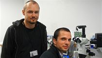 Docent Petr Svoboda (vlevo) se svým doktorandem Matyášem Flemrem. Společně v... Docent Petr Svoboda (vlevo) se svým doktorandem Matyášem Flemrem. Společně v...