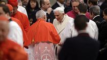 Emeritn pape Benedikt XVI. se setkal s novmi kardinly.