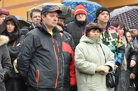 Úastníci stedeního pietního shromádní v Uherském Brod.