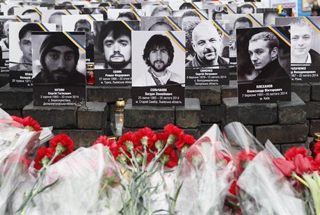 Obti loské tragédie na Majdanu. Pi zásahu policejních ostelova zahynulo...