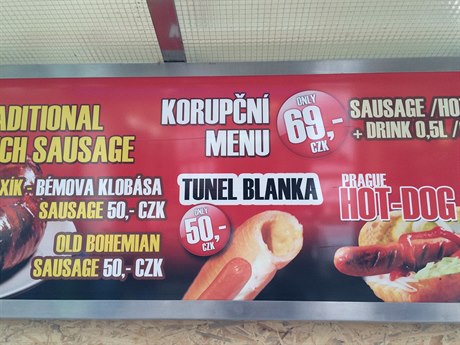 Korupní menu za 69 korun nabízí ve stánku na Václavském námstí také Prague...