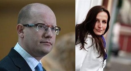 Premiér Bohuslav Sobotka a Eva Michaláková, matka dtí odebraných norským...