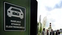 První veřejná dobíjecí stanice pro elektomobily | na serveru Lidovky.cz | aktuální zprávy