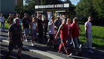 Lukáš Kohout v čele skupinky demonstrujících | na serveru Lidovky.cz | aktuální zprávy