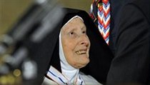 Prezident Václav Klaus udělil 28. října ve Vladislavském sále Pražského hradu u příležitosti státního svátku Řád Tomáše Garrigua Masaryka Anně Magdaleně Schwarzové za vynikající zásluhy o rozvoj demokracie, humanity a lidská práva. | na serveru Lidovky.cz | aktuální zprávy