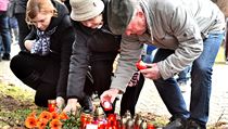 Stovky lid v Uherskm Brodu uctily pamtku obt stelby v restauraci Druba...