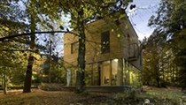 Katastr ‚na jedno kliknutí‘ končí, zvědavci mají smůlu. Speciální registrace nebude úplně jednoduchá Architekti správně pochopili, že největší hodnotu představuje divoce zalesněný pozemek. Ten zůstal stavební činností takřka nedotčen. | na serveru Lidovky.cz | aktuální zprávy