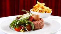 Tatarský biftek s hranolky a salátem „Na Kopci“ | na serveru Lidovky.cz | aktuální zprávy