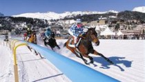 Burácející kopyta tříštící ledovou plochu svatomořického jezera lákají každoročně na Mezinárodní koňský dostih White turf tisíce návštěvníků (vždy v neděli, teď 20. února) | na serveru Lidovky.cz | aktuální zprávy
