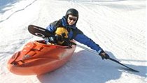 Snowkajakcross: kajaky na sněhu | na serveru Lidovky.cz | aktuální zprávy